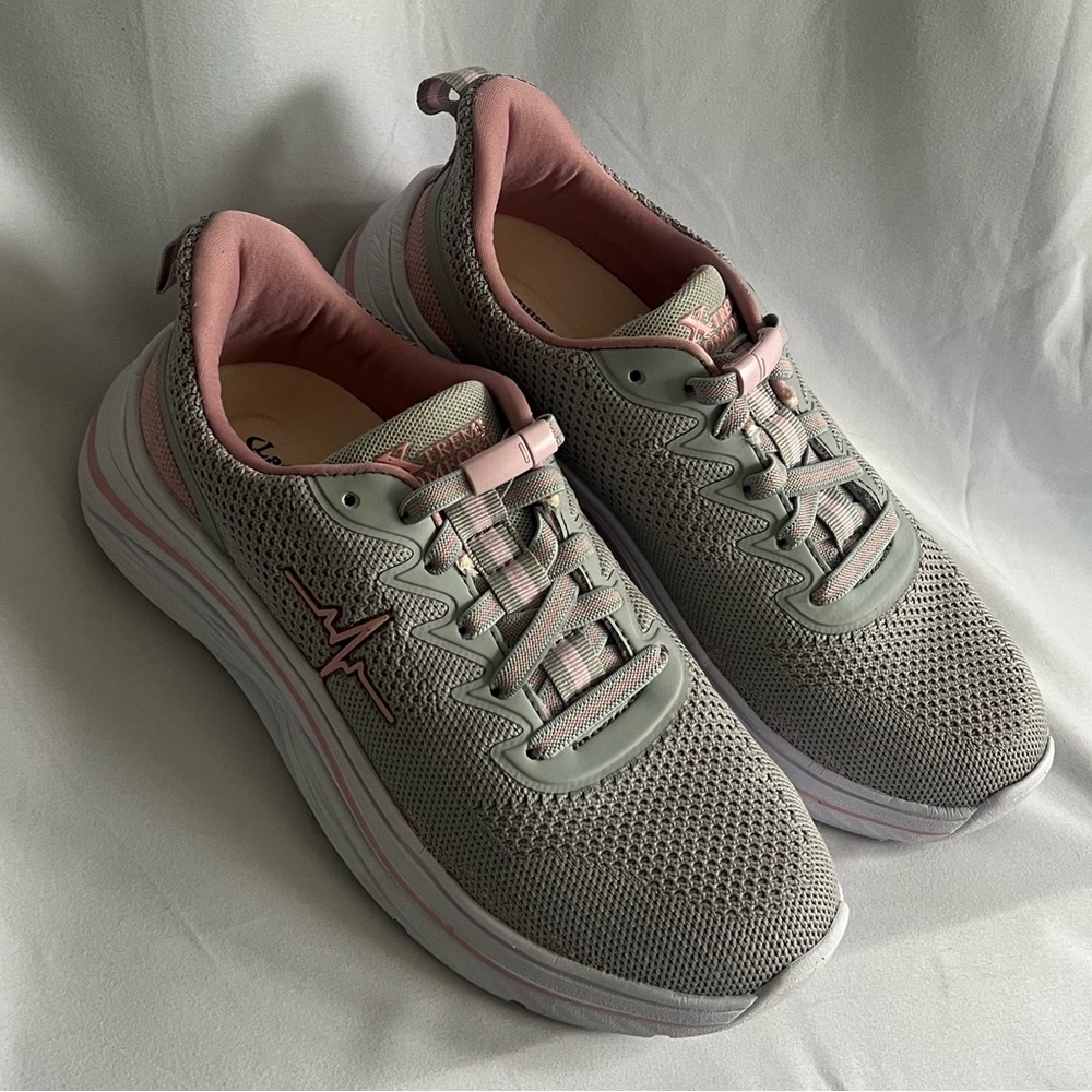 Laforst Women’s Slip On Nursing Sneakers Nonslip with Arch Support - size 8